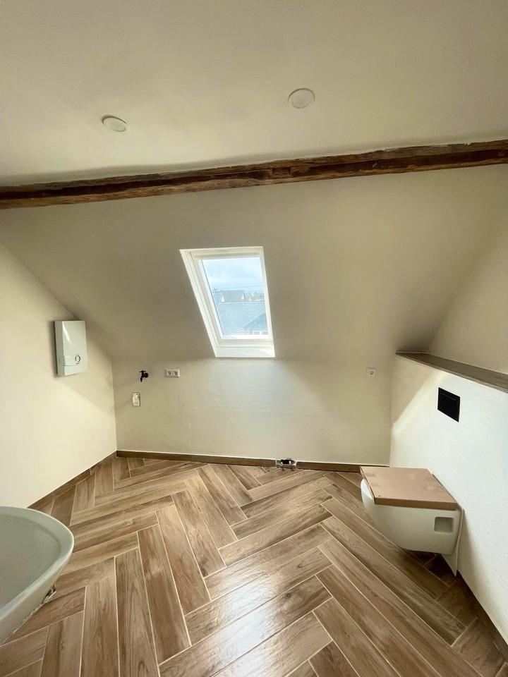Sanierte Zwei Zimmer KB Wohnung zu vermieten zimmer