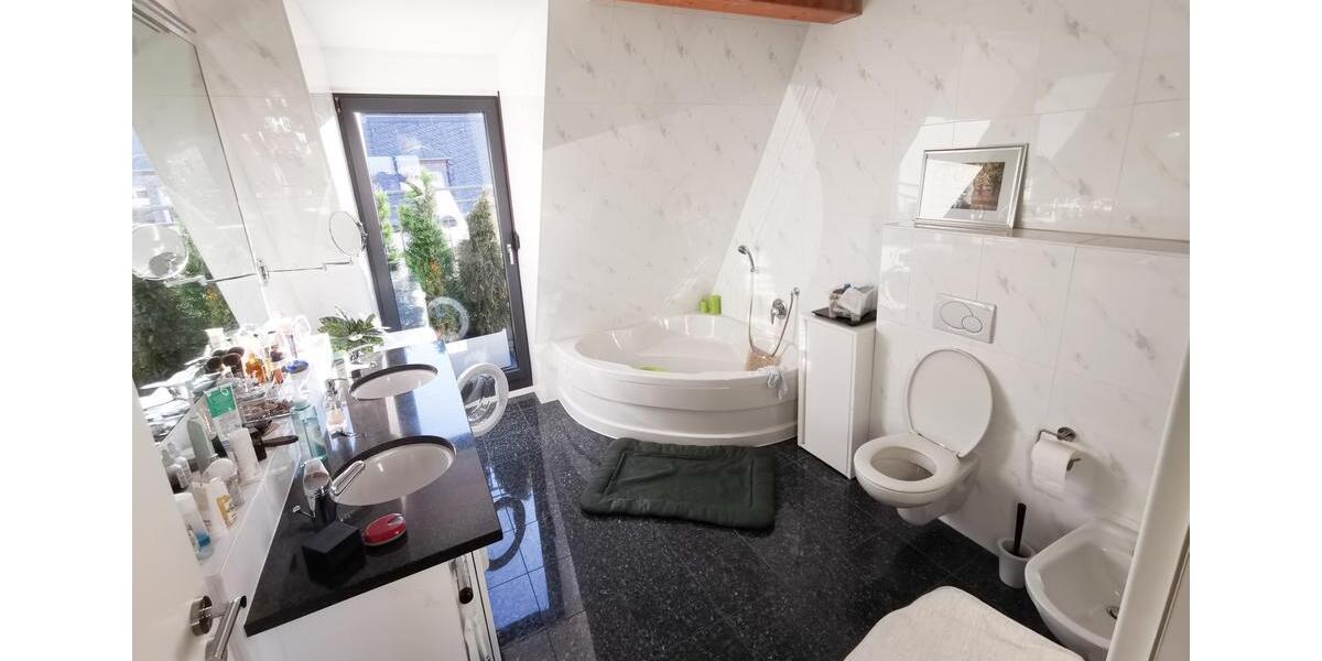 Maisonettenwohnung Frankfurt am Main Niederrad - 5 Zimmer, 157 m&sup2;, 2.400&euro; | Angebot:25777517