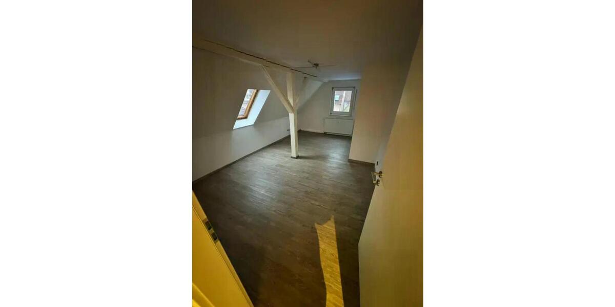 Etagenwohnung Eckental - 6 Zimmer, 180 m&sup2;, 1.350&euro; | Angebot:25853985