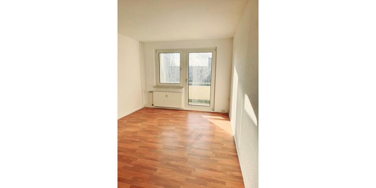 Etagenwohnung Kitzscher - 4 Zimmer, 75 m&sup2;, 340&euro; | Angebot:23727921