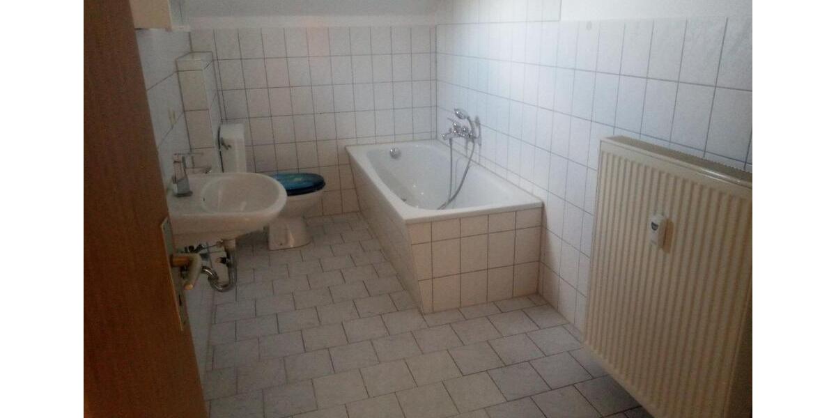 Dachgeschoßwohnung Apolda - 2 Zimmer, 60 m&sup2;, 400&euro; | Angebot:24815011