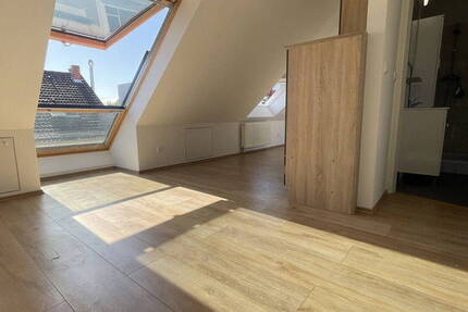 Helles Penthouse mit Dachterrasse im wunderschönen Neckarau