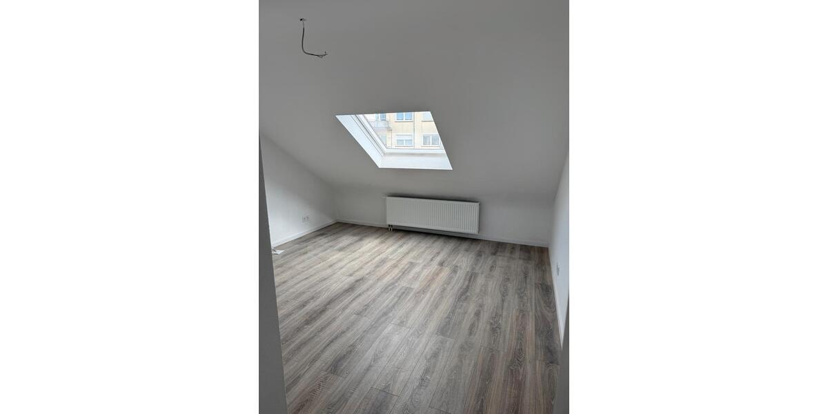 Dachgeschoßwohnung Saarbrücken West - 3 Zimmer, 70 m&sup2;, 800&euro; | Angebot:26248905