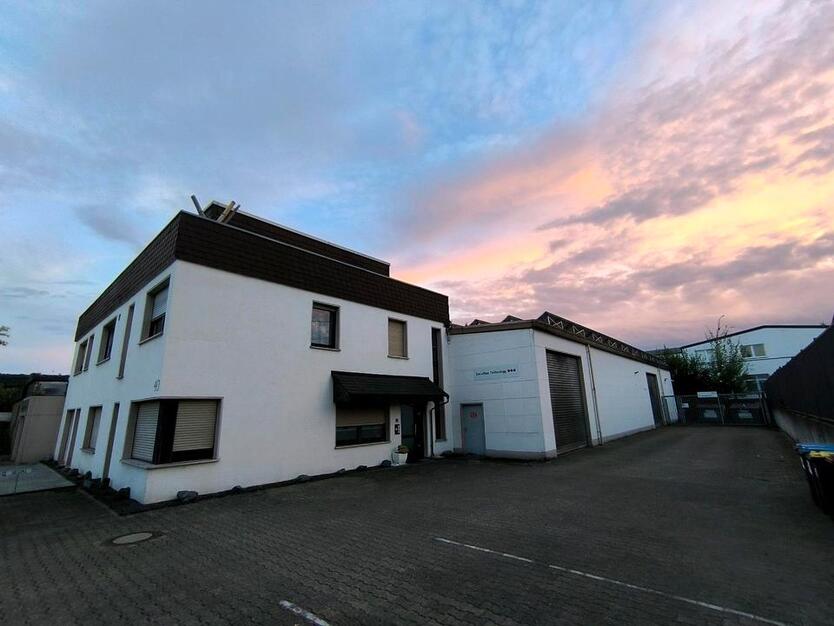 Gewerbehalle in Witten - Annen mit Empore und Nebenräume