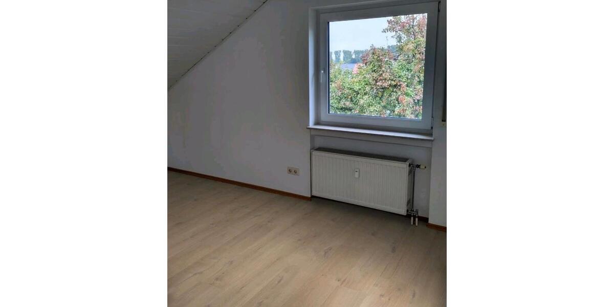 Dachgeschoßwohnung Nußloch - 3 Zimmer, 68 m&sup2;, 880&euro; | Angebot:24788287