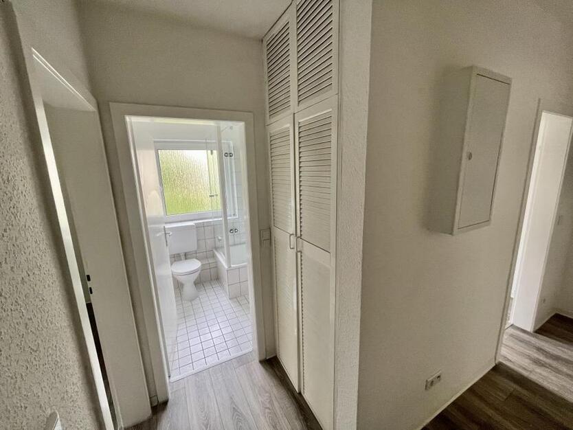 Geschmackvoll SANIERTE ERDGESCHOSSWOHNUNG mit flexiblem Grundriss und BALKON!! zimmer