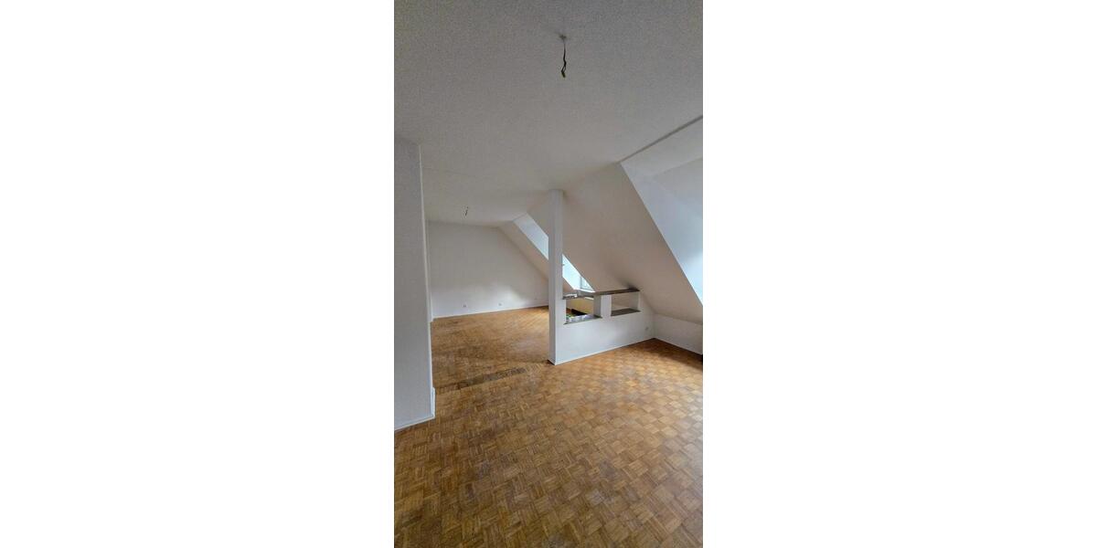 Dachgeschoßwohnung Wuppertal Barmen - 4 Zimmer, 102 m&sup2;, 858&euro; | Angebot:24239225