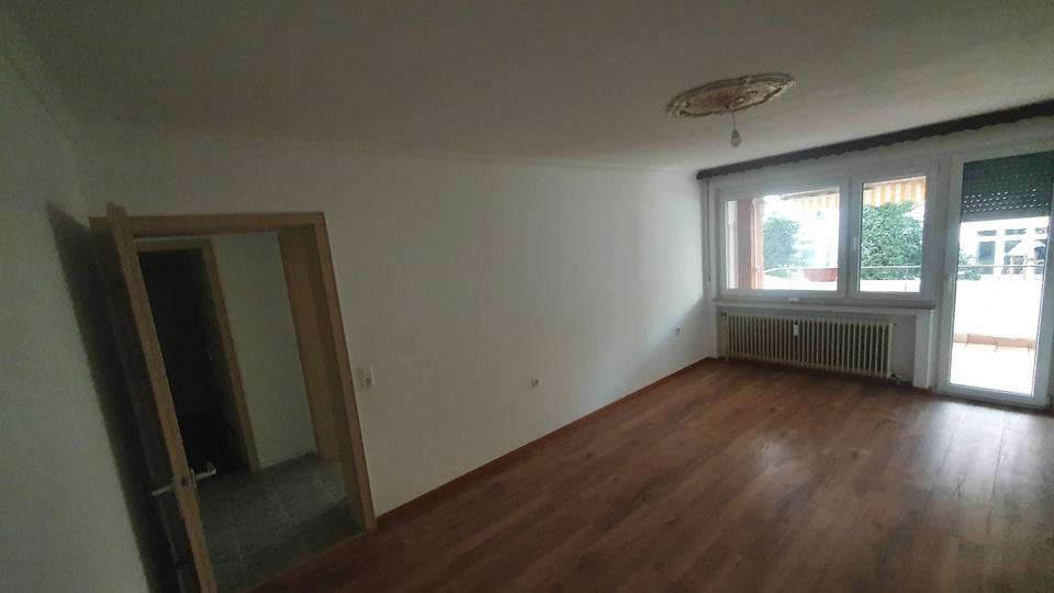 Hochparterre Esslingen am Neckar Hegensberg - 3 Zimmer, 75 m&sup2;, 900&euro; | Angebot:26538984