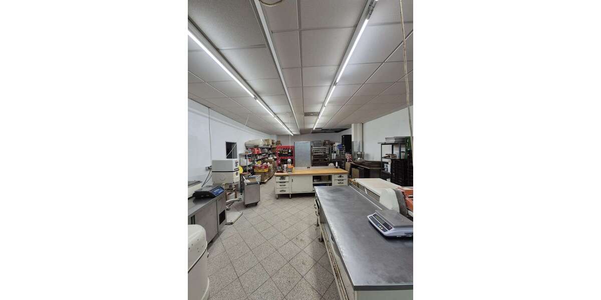 Halle in Reutlingen 950 € zimmer