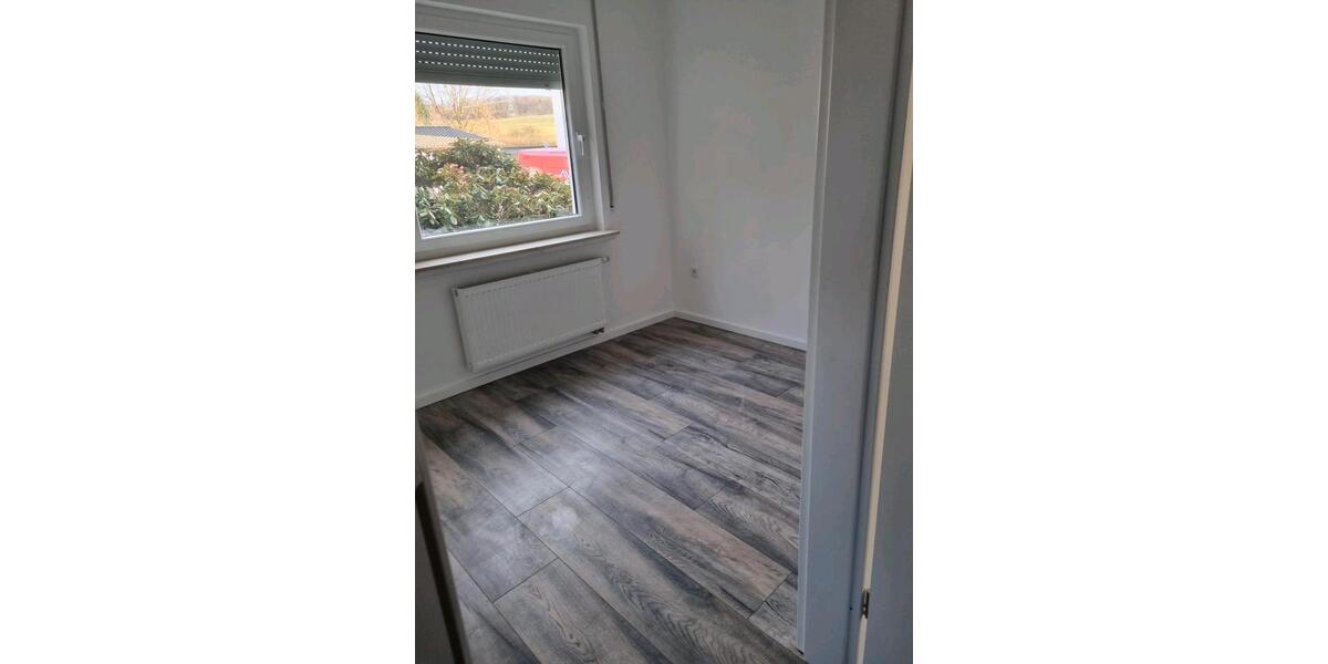 Erdgeschoßwohnung Lohfelden - 3.5 Zimmer, 100 m&sup2;, 1.000&euro; | Angebot:26219990