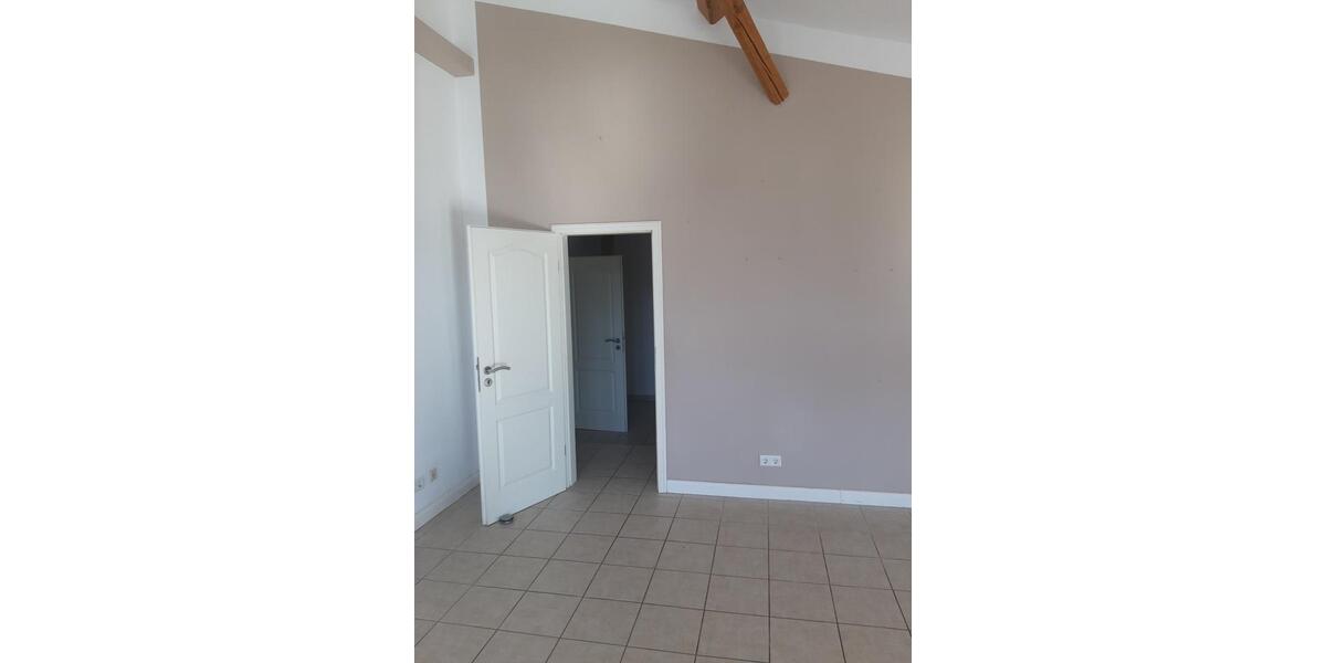 Etagenwohnung Emkendorf - 5 Zimmer, 160 m&sup2;, 1.700&euro; | Angebot:25640400