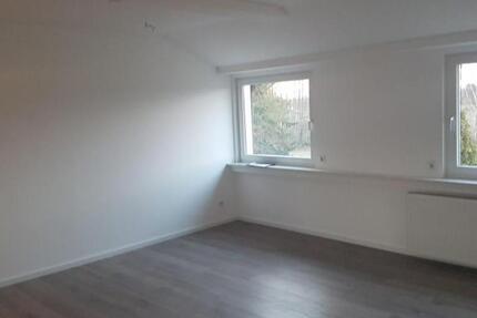 Dachgeschosswohnung in Derne: 3 Zimmer, 75m², saniert zimmer