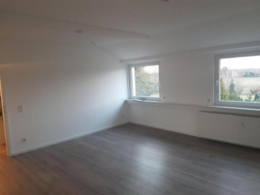 Dachgeschosswohnung in Derne: 3 Zimmer, 75m², saniert zimmer