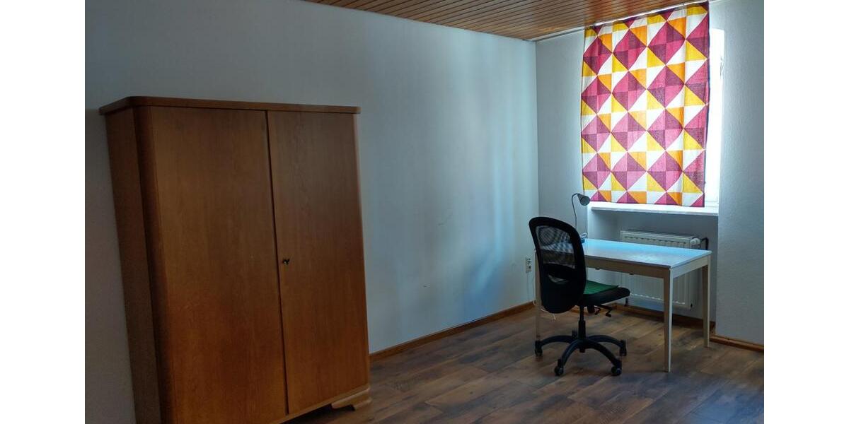 Etagenwohnung Würzburg Sanderau - 5 Zimmer, 134 m&sup2;, 440&euro; | Angebot:25752183