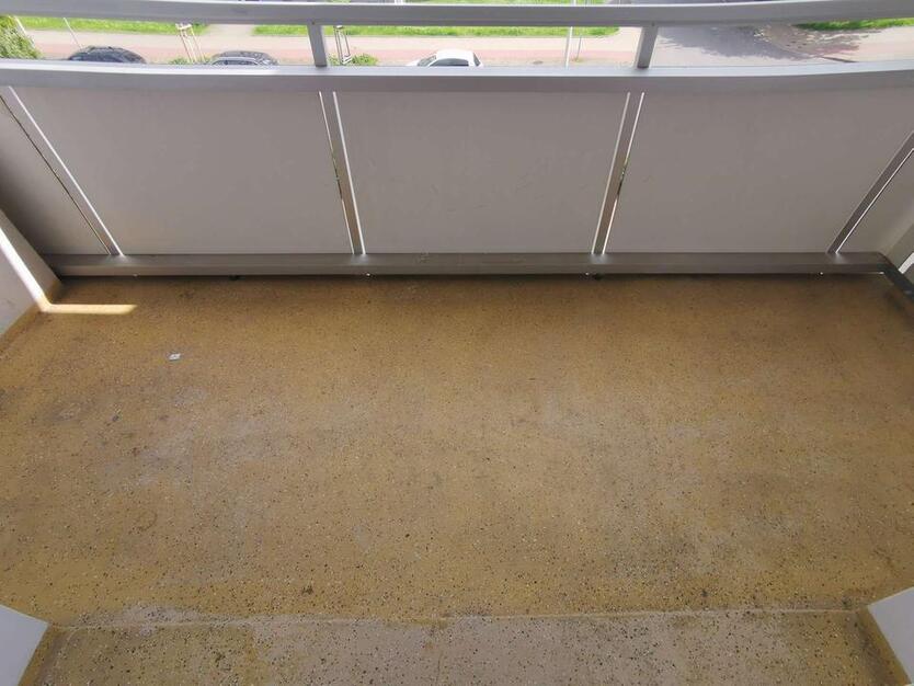 Gerade in Renovierung für Sie - Helle 4-Raum-Wohnung mit Balkon - Stellplatz möglich