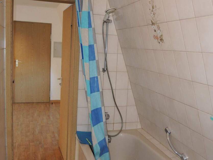 Helle 2-Zimmer-Dachgeschosswohnung mit Stadtblick, Balkon & Garage – 62 m² – bezugsfähig ab ca. 15.11.2025 2 zimmer