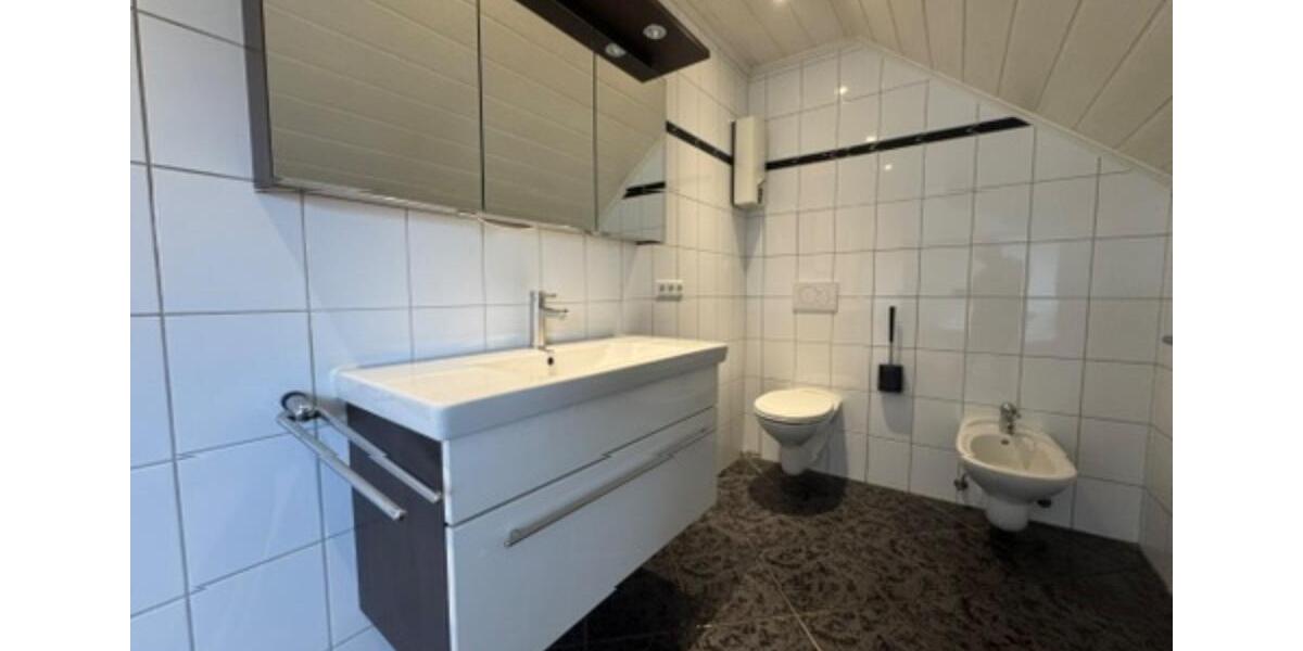 Dachgeschoßwohnung Delbrück - 5 Zimmer, 160 m&sup2;, 1.400&euro; | Angebot:24751079