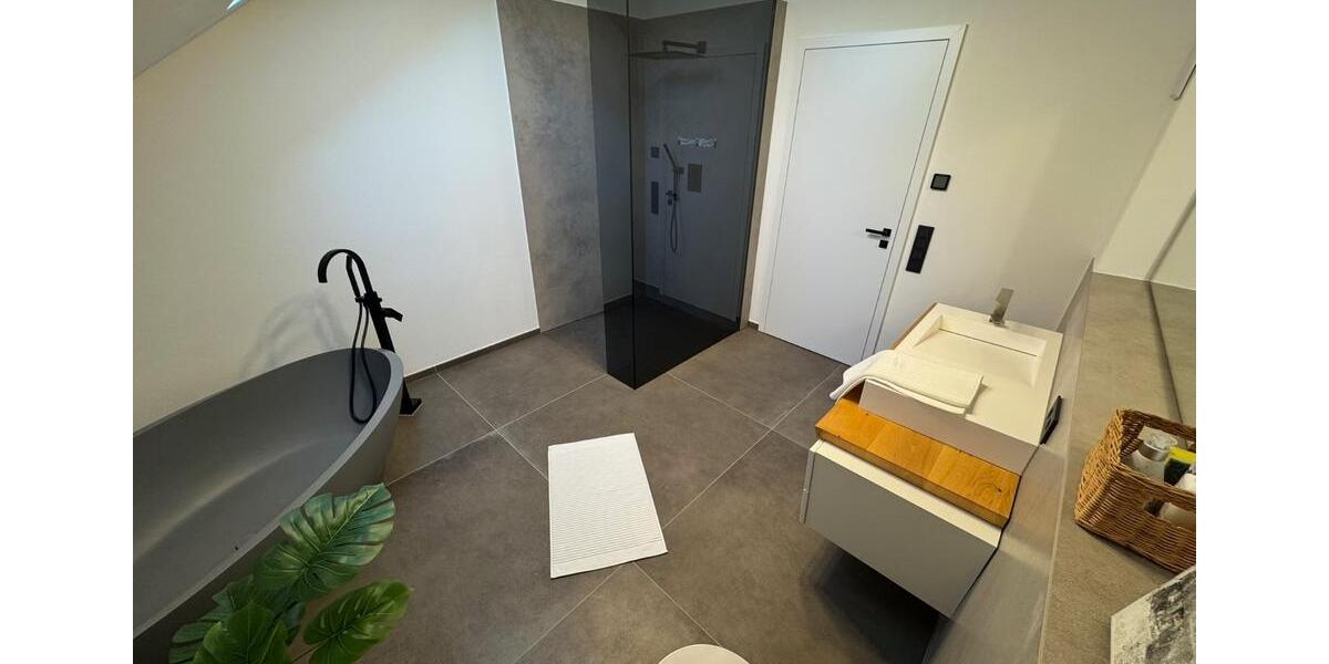 Dachgeschoßwohnung Abstatt - 2 Zimmer, 125 m&sup2;, 1.925&euro; | Angebot:25615100