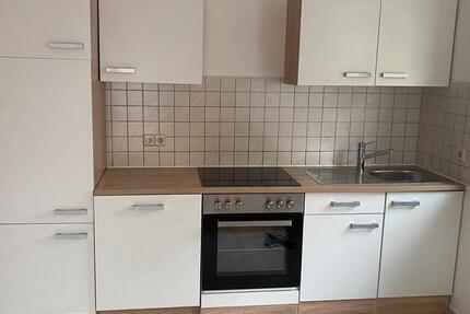 Erstbezug nach Sanierung - 2-Zimmer-Whg. mit Terasse in Oedheim zimmer