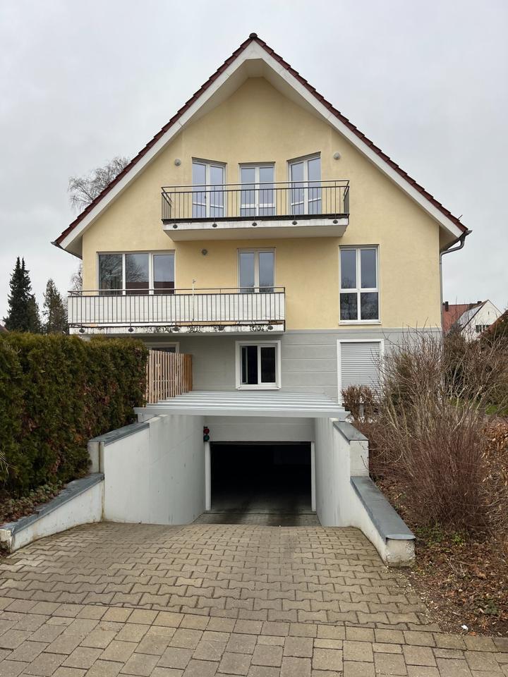 Stilvolle und helle 2,5 ZKB Wohnung in ruhiger Lage