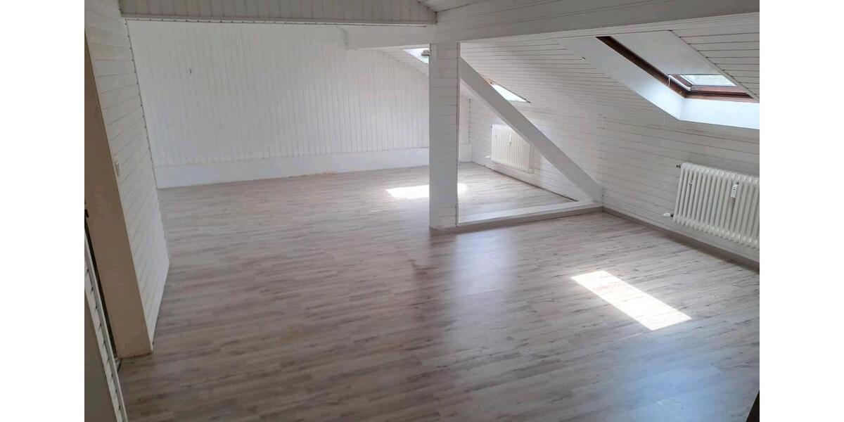 Dachgeschoßwohnung Waldmohr - 1 Zimmer, 60 m&sup2;, 800&euro; | Angebot:24850635