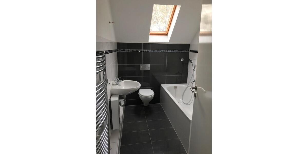 Dachgeschoßwohnung Duisburg Hamborn - 4 Zimmer, 90 m&sup2;, 700&euro; | Angebot:26126116
