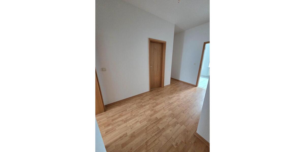 Etagenwohnung Schwerin - 2 Zimmer, 67 m&sup2;, 667&euro; | Angebot:26659933