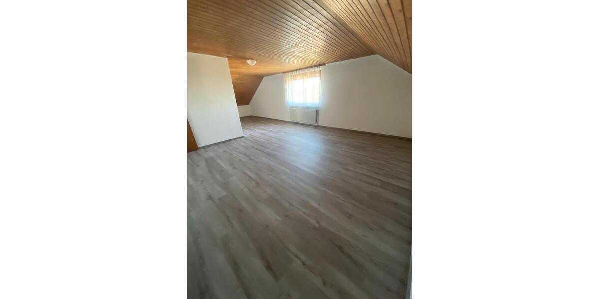 Dachgeschoßwohnung Heidenheim an der Brenz Aufhausen - 4 Zimmer, 105 m&sup2;, 900&euro; | Angebot:24604346