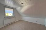 Helle Dachgeschosswohnung für Singles, ca. 40qm- frisch renoviert zimmer