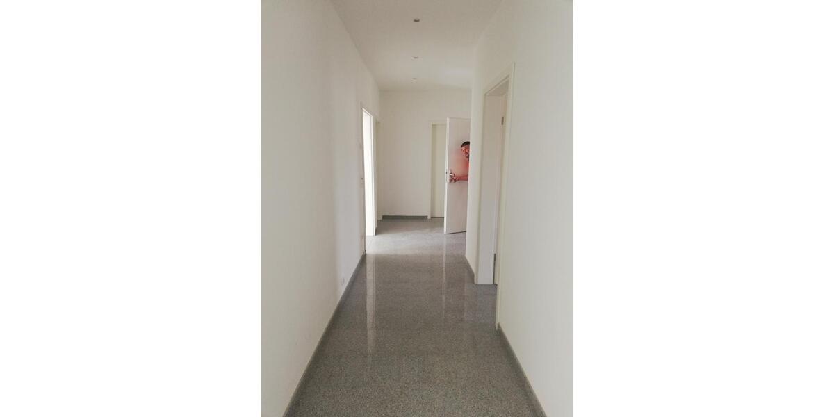 Etagenwohnung Schmölln - 4 Zimmer, 110 m&sup2;, 880&euro; | Angebot:24802003