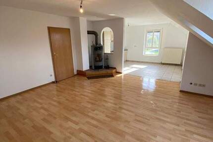 Top gepflegte Wohnung + Einzelgarage & großen Balkon! 2 zimmer