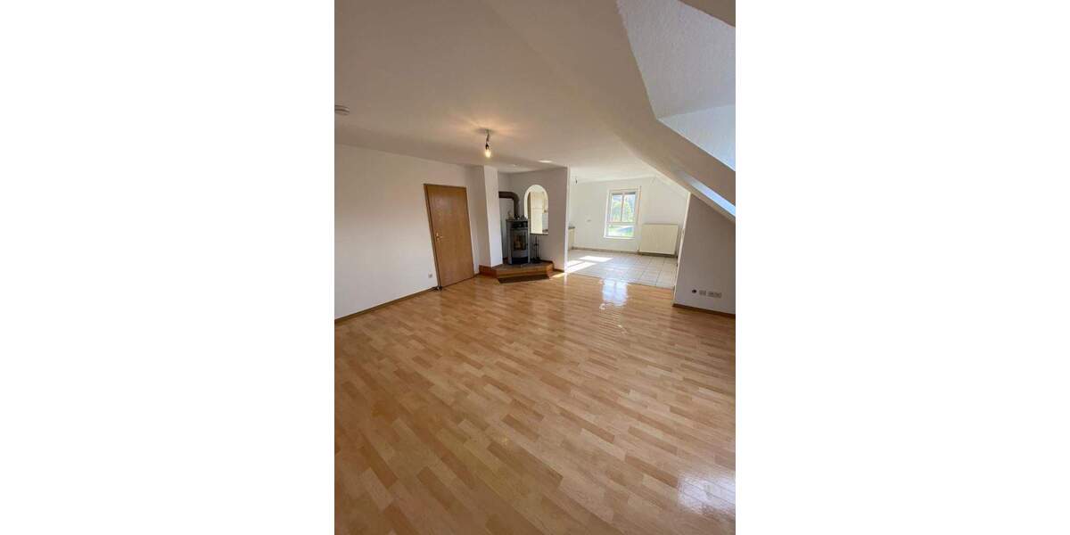 Top gepflegte Wohnung + Einzelgarage & großen Balkon! 2 zimmer