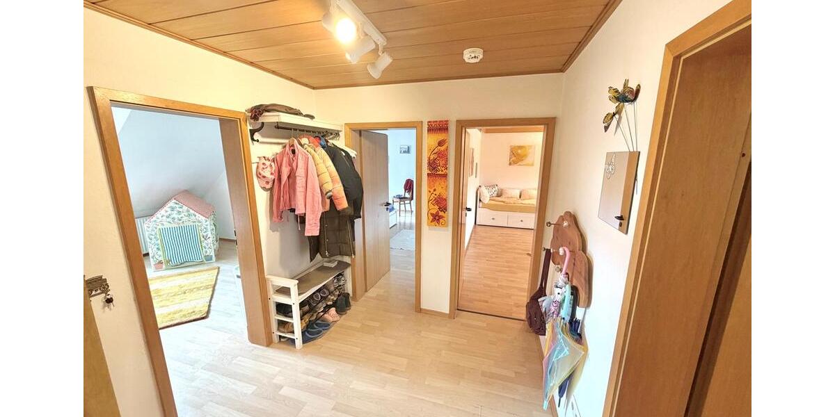 Dachgeschoßwohnung Duisburg - 3 Zimmer, 70 m&sup2;, 900&euro; | Angebot:26546138