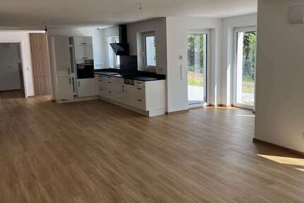 Wohnung Adelsdorf - 5 Zimmer, 123 m&sup2;, 1.600&euro; | Angebot:26487608