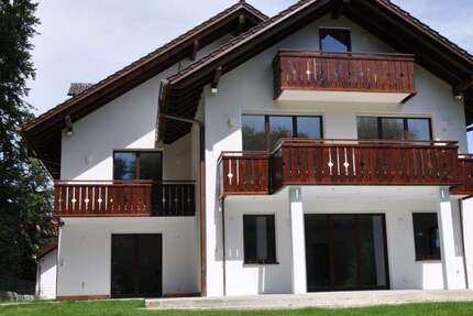 Haus zum Mieten in Berg 8.500 € 450 m² 10 zimmer