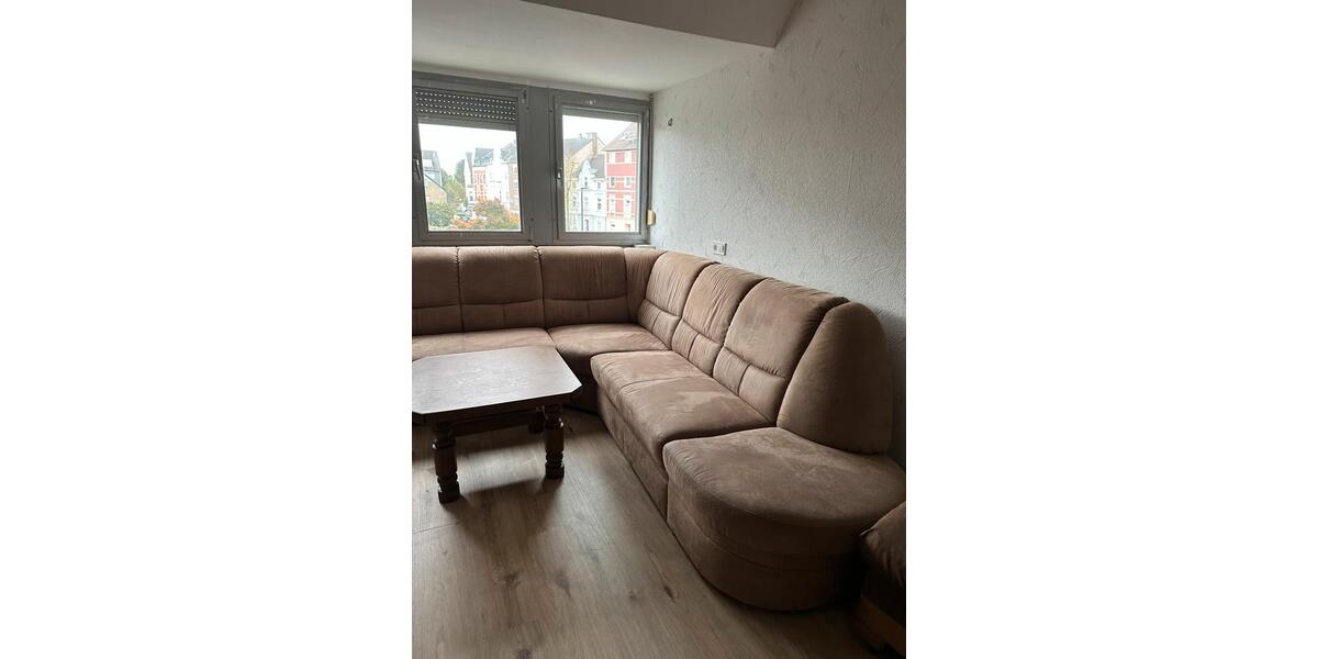 Modern möblierte 3-Zimmer-DG-Wohnung frisch kernsaniert 3 zimmer