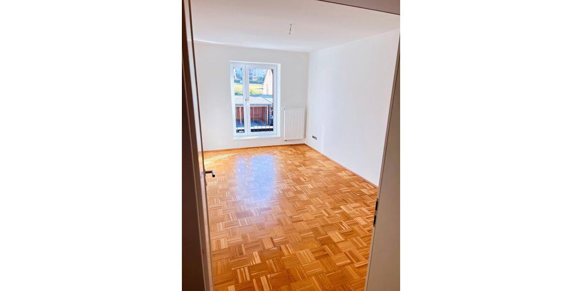 Erdgeschoßwohnung Petersberg - 3.5 Zimmer, 92 m&sup2;, 1.245&euro; | Angebot:26548802