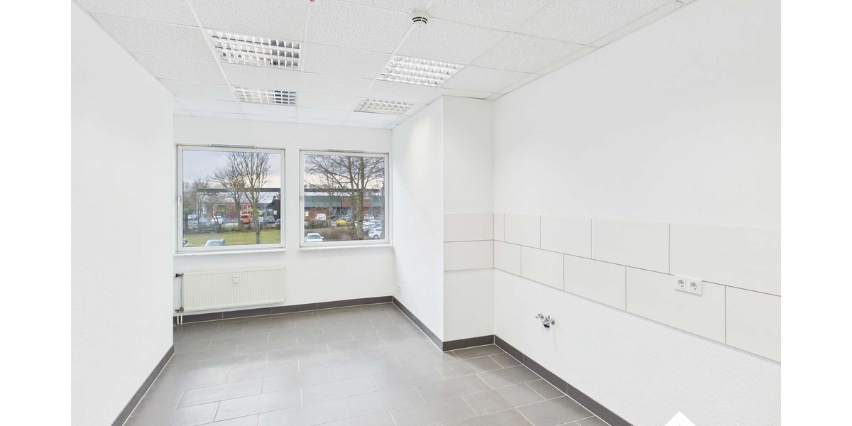 Moderne Büro- Schulungsfläche mit großen Räumen - Gewerbeobjekt Magdeburg Ottersleben | Angebot:25717450
