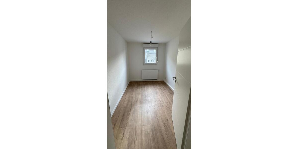 Dachgeschoßwohnung Saarbrücken - 4 Zimmer, 79 m&sup2;, 930&euro; | Angebot:24477797