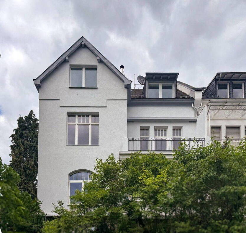 Exklusive AltbauWohnungPraxisKanzlei am Kurpark Wiesbaden-Sonnenberg - Stil, Charme und Top-Lage