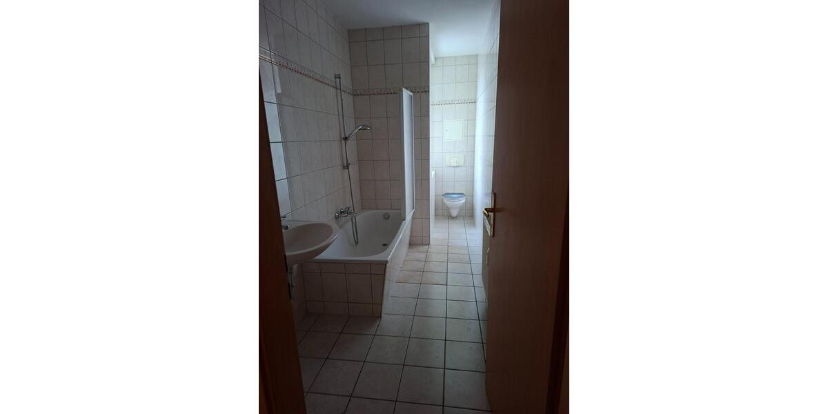 Etagenwohnung Hildburghausen - 4 Zimmer, 74 m&sup2;, 450&euro; | Angebot:25062052