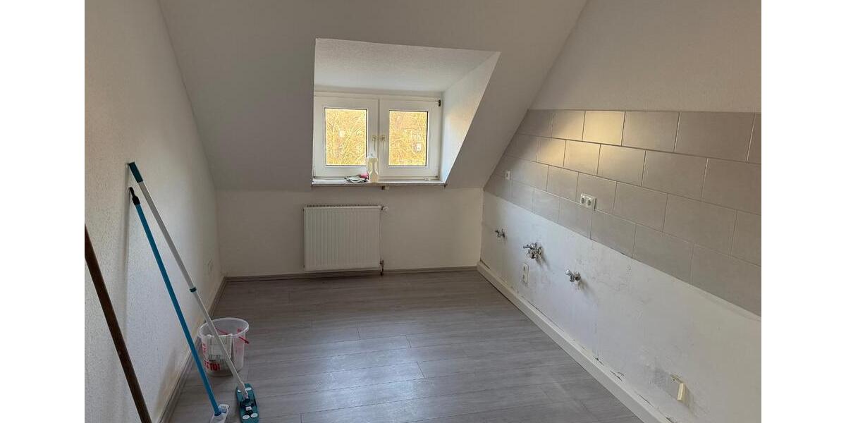 Dachgeschoßwohnung Gelsenkirchen - 3.5 Zimmer, 60 m&sup2;, 490&euro; | Angebot:25017144