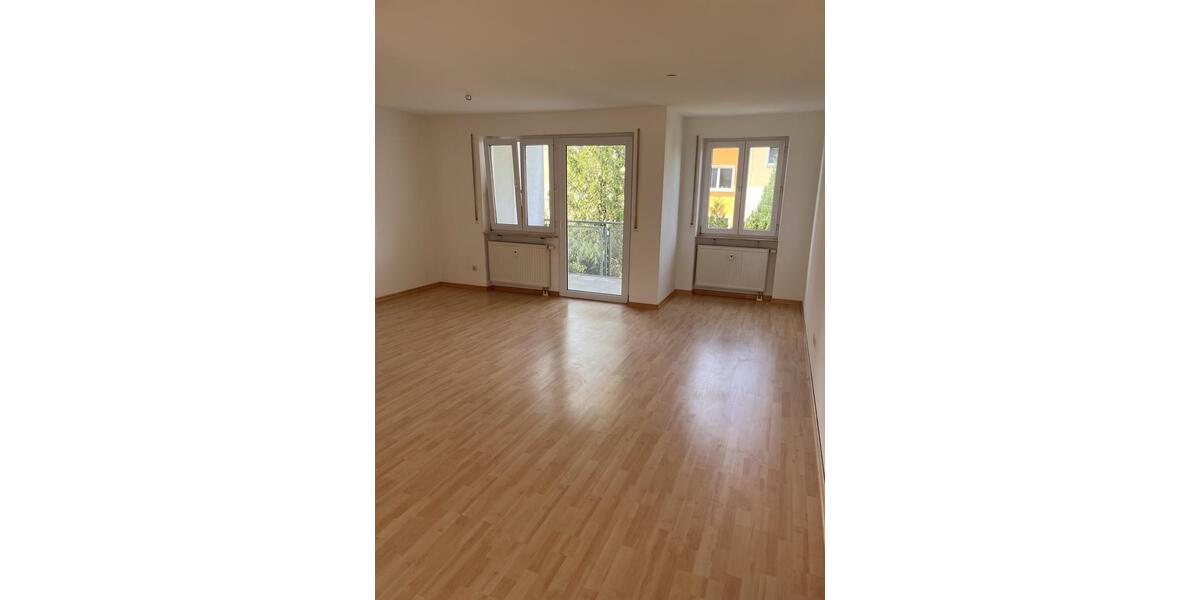 Etagenwohnung Heroldsberg - 3 Zimmer, 83 m&sup2;, 865&euro; | Angebot:25178640