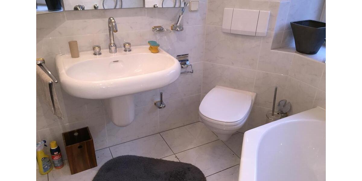 Hochwertiges PENTHOUSE mit 40 qm Süd-Dach-Terrasse, Einbau-Küche und -Schänken, Parkett 2.5 zimmer