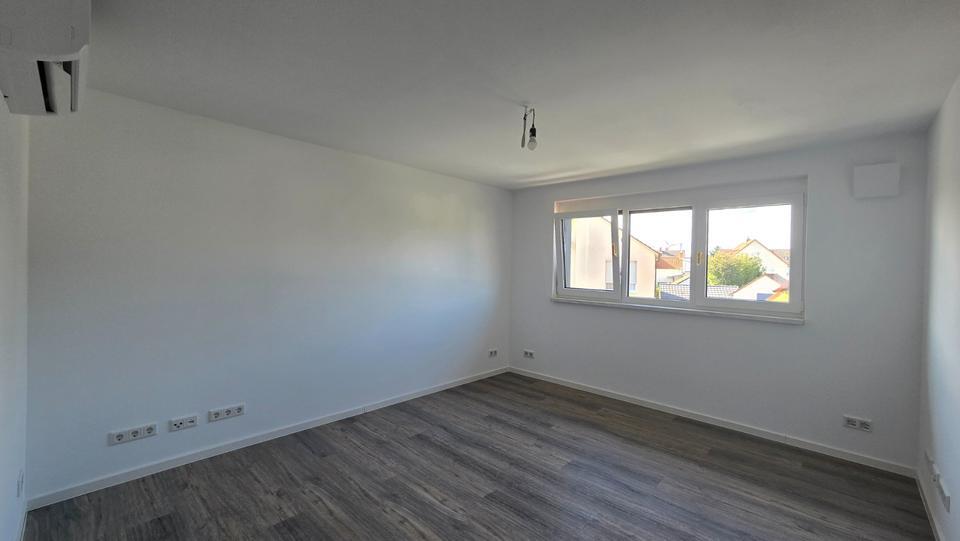 Erstbezug nach Kernsanierung: 3,5-Raum-Wohnung mit gehobener Auss