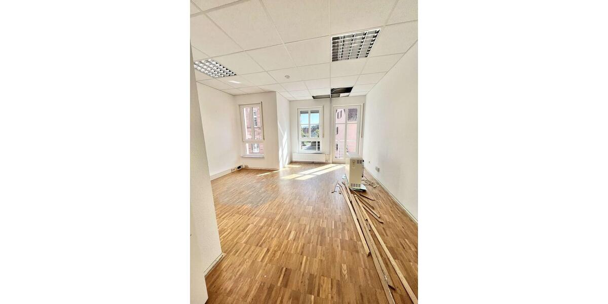 Barrierefreie Bürofläche mit Aufzug und Stellplätzen zimmer