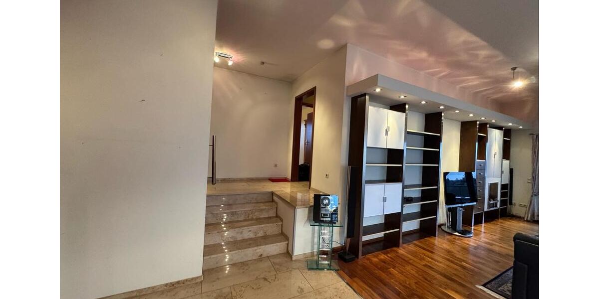 Dachgeschoßwohnung Fürth Eigenes Heim - 4 Zimmer, 126 m&sup2;, 1.350&euro; | Angebot:23780723