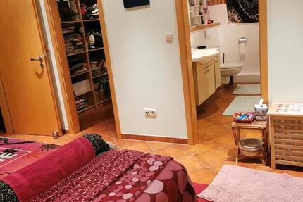 Raum zu vermieten, seperat begehbar, mit Bad 2 zimmer