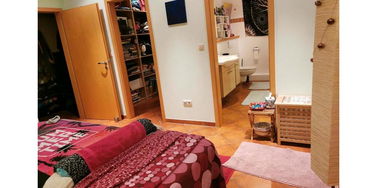 Raum zu vermieten, seperat begehbar, mit Bad 2 zimmer