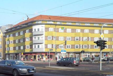 Frisch renovierte 4-Zimmer-Wohnung + Balkon zum Innenhof, neuem Boden, separate Küche, Tageslichtbad